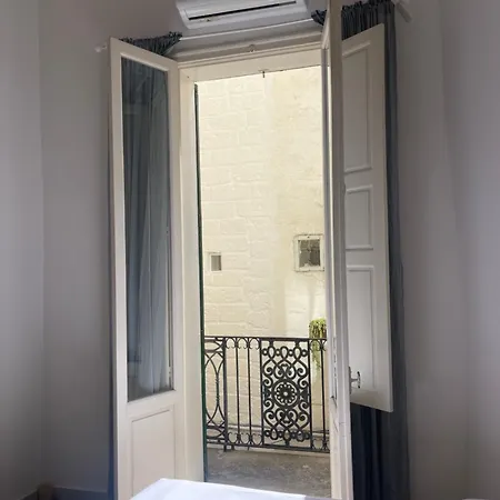 La Rondinella בית הארחה